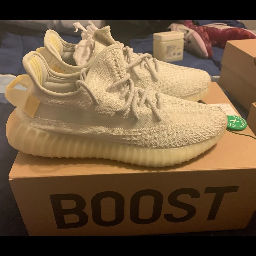 Yeezy Boost 350 Size 9 Men Brand New with Authenticator Tag. - Picture 3 of 4